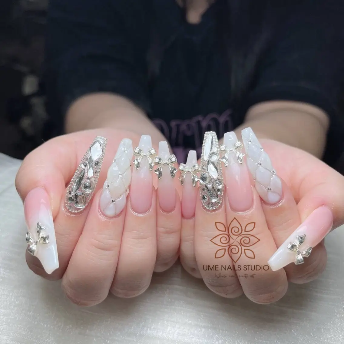 ネイル チークネイル クリアネイル ガーリー キラキラネイル 韓国ネイル ハンドネイル Ume Nail Studioのネイルデザイン