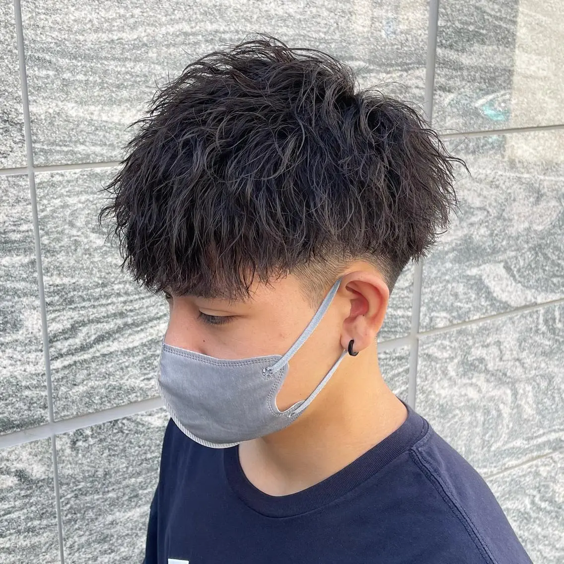 ショート カラー パーマ ヘアアレンジ メンズ センターパート メンズハイライト メンズハイトーン マッシュウルフ マッシュ カット パーマ トリートメント ヘッドスパ ヘアセット スパイキー/フェザー /波巻き/かいとのヘアスタイル