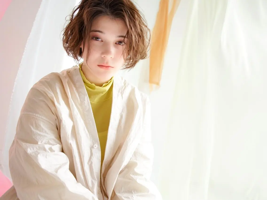 ミディアム カラー パーマ ヘアアレンジ アディクシーカラー アッシュ バレイヤージュ ベージュカラー ブリーチ newi grande 横浜店のヘアスタイル