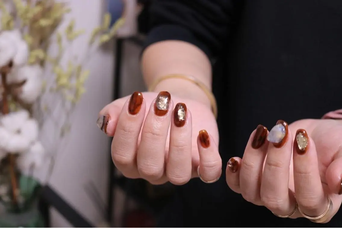ネイル オーロラネイル カジュアル 長さ出し ジェルネイル 韓国ネイル ハンドネイル MH Nailのネイルデザイン