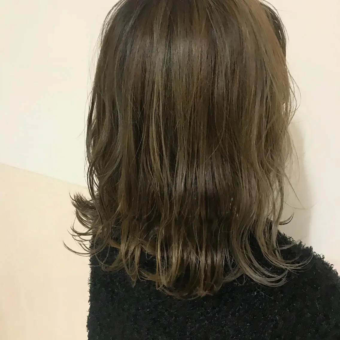 ミディアム カラー ベージュカラー 透明感カラー ボブ 外ハネヘア カット ヘアカラー Oopsレイヤー 加藤澄都のヘアスタイル