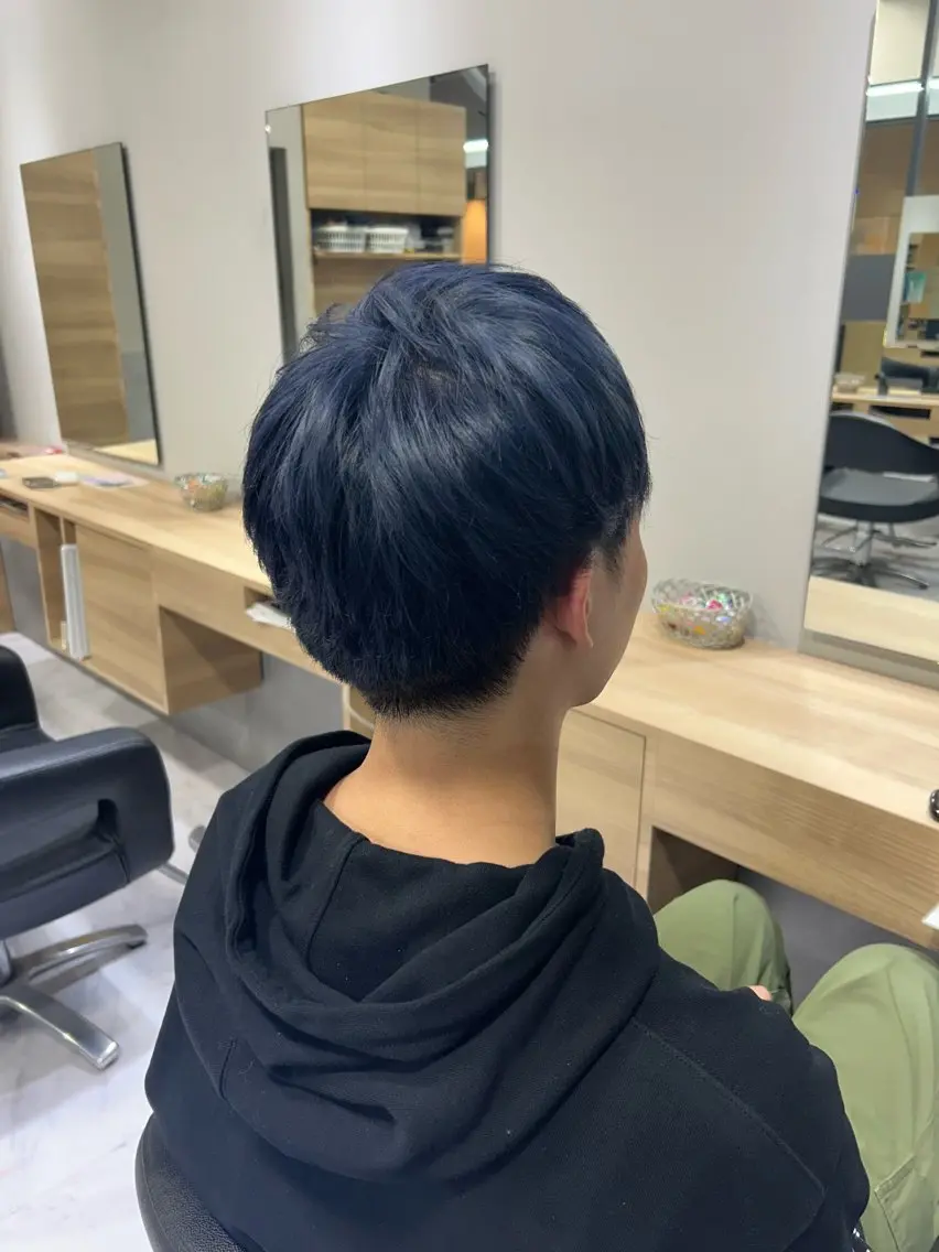 ショート カラー メンズ メンズブリーチ メンズハイトーン ブリーチ ハイトーンカラー ネイビーカラー RIKA/ 大宮のヘアスタイル