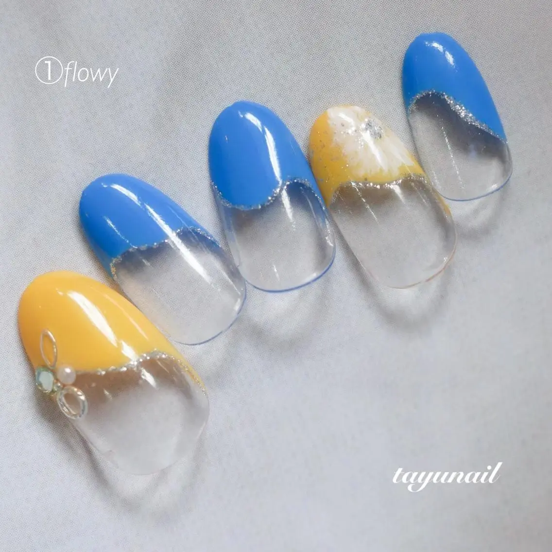ネイル アートネイル ブルー フラワーネイル フレンチネイル ジェルネイル ネイルサロン 【たゆnail】のネイルデザイン