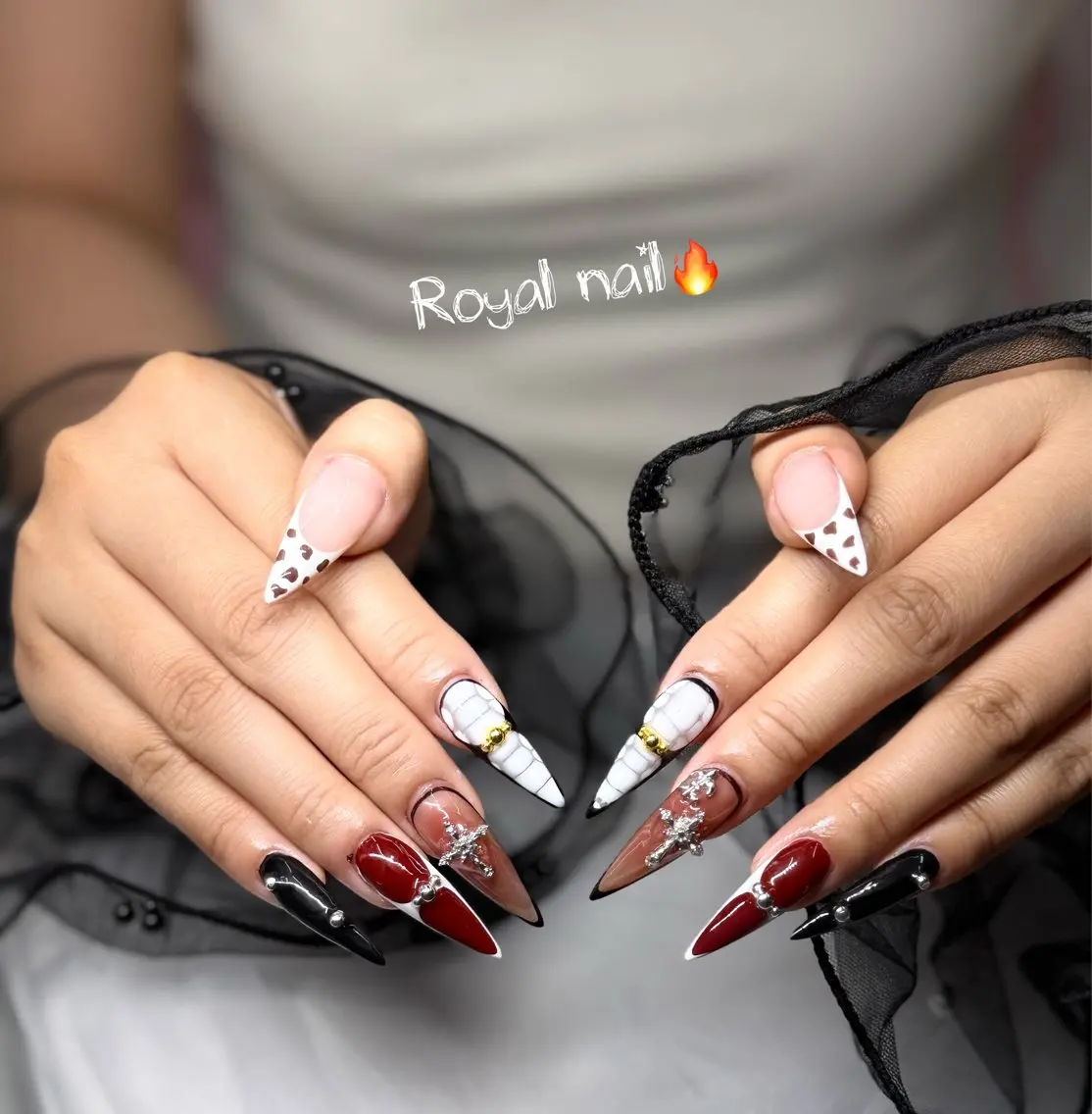 ネイル フレンチネイル ジェルネイル 韓国ネイル マグネットネイル 持ち込み Royal Nailのネイルデザイン