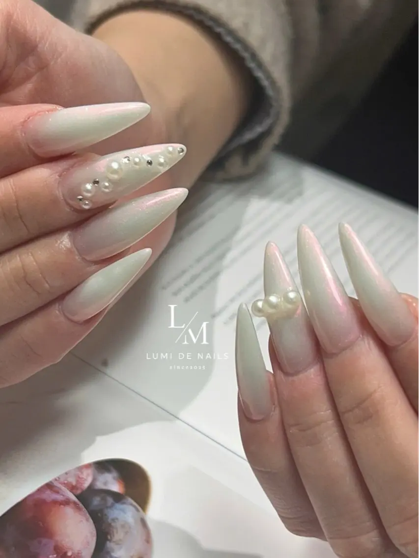 ネイル グラデーション ラメ(グリッター) マグネットネイル ミラーネイル ニュアンスネイル ハンドネイル Lumi de nailsのネイルデザイン