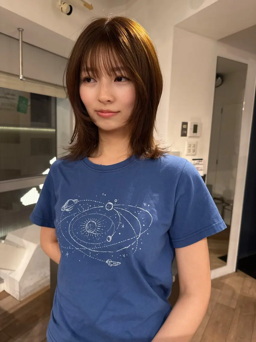 ミディアム カラー ベージュカラー オリーブベージュ レイヤーカット ウルフカット カット ヘアカラー トリートメント sota／透ける モノトーン/抜け感のヘアスタイル