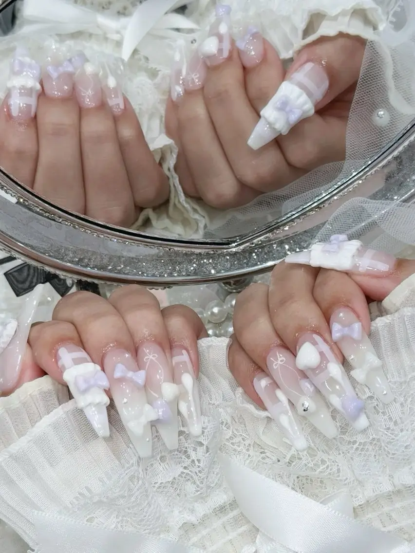 ネイル チークネイル ドット フットネイル フレンチネイル グラデーション ハンドネイル ハンドケア Nihonthy Nail 新宿のネイルデザイン