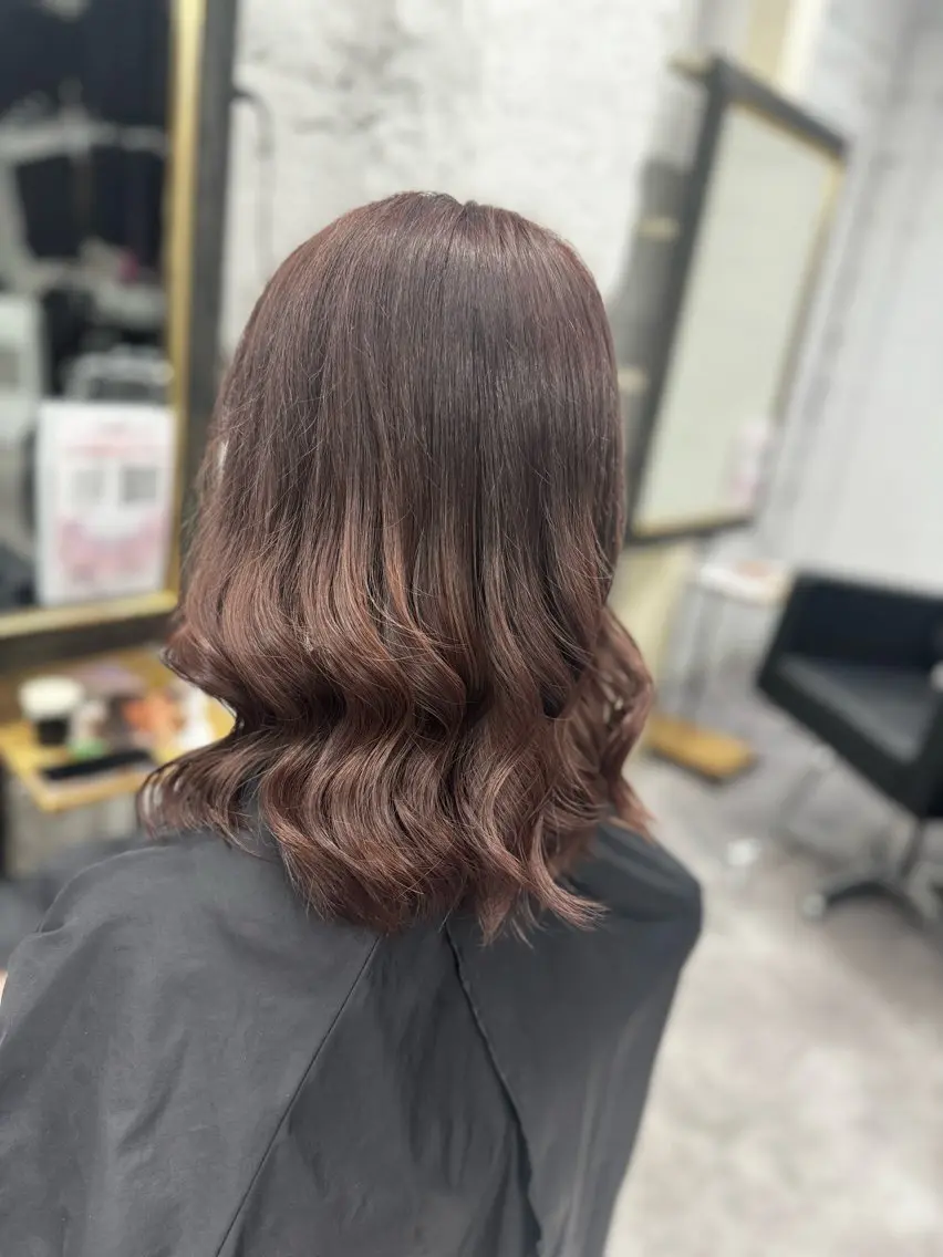 セミロング ハイトーン/レイヤー 五島桜樫のヘアスタイル