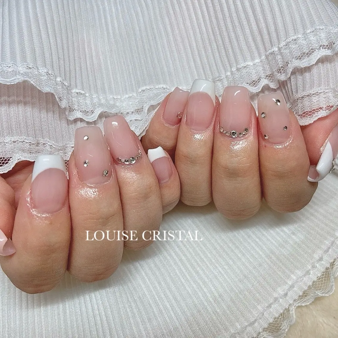 ネイル ハンドネイル LOUISE CRYSTALのネイルデザイン