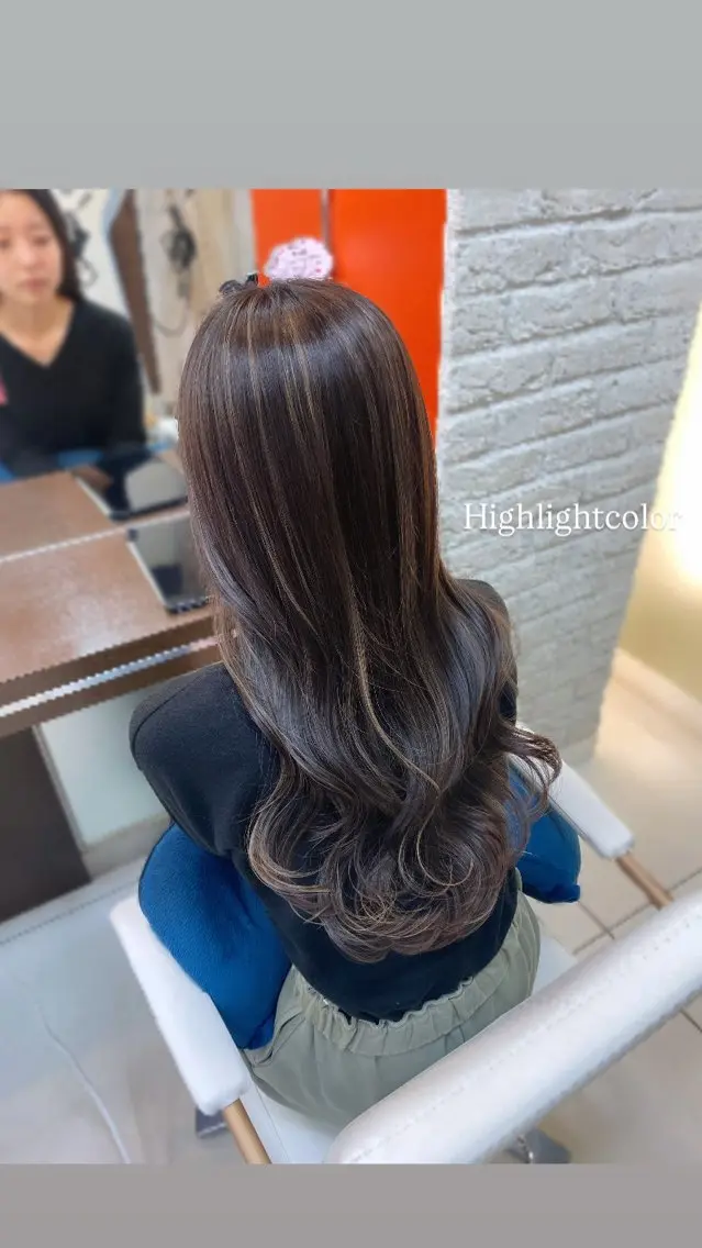 ロング カラー メッシュ Rouge mieuxのヘアスタイル