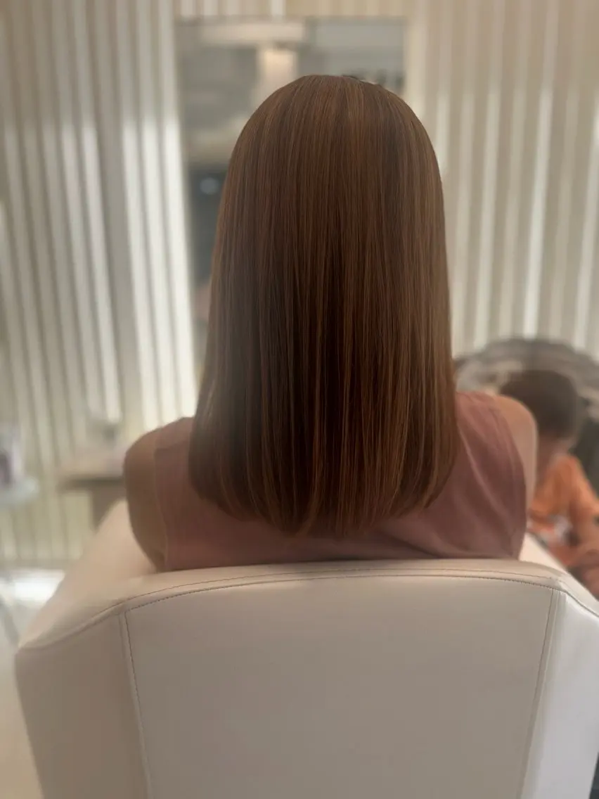 セミロング 岡田 妃由のヘアスタイル