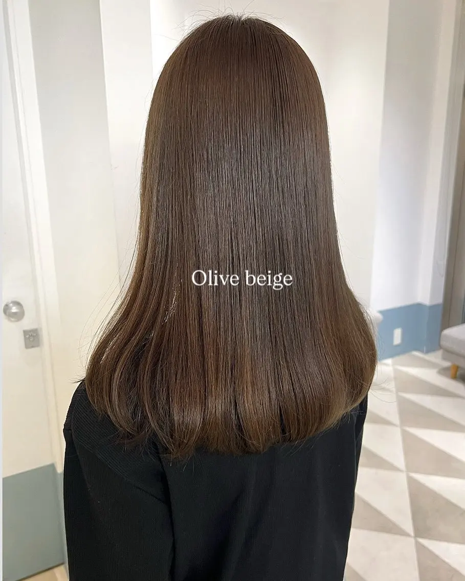 ミディアム ヘアカラー 成岡 愛美のヘアスタイル