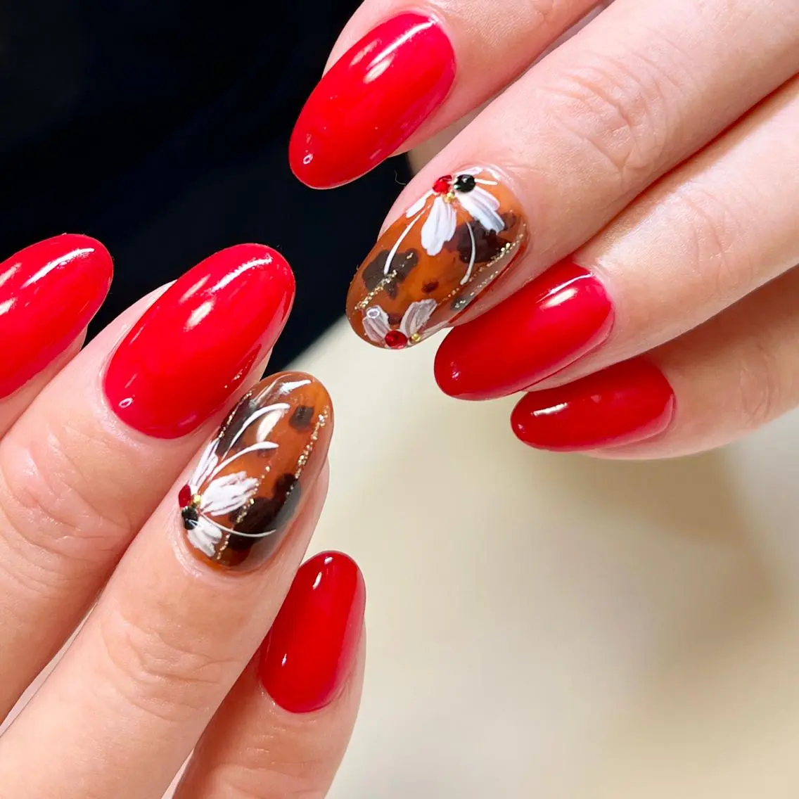 ネイル アートネイル フラワーネイル 赤色 ハンドネイル Nail Rinonのネイルデザイン