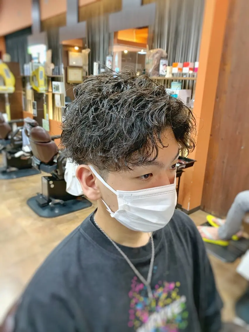 ショート パーマ メンズ 三谷 天兵のヘアスタイル