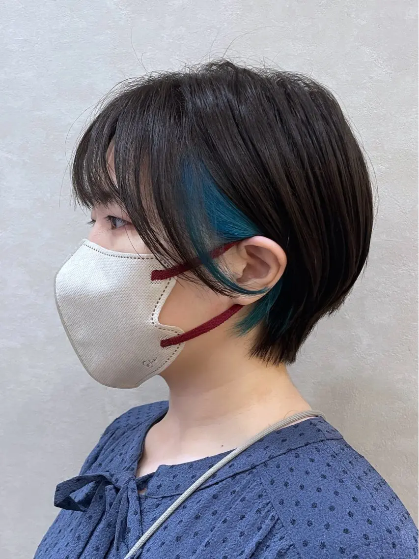 ショート カラー アッシュ アッシュブラウン ブリーチ ブラウンカラー イヤリングカラー 小川 泉美のヘアスタイル
