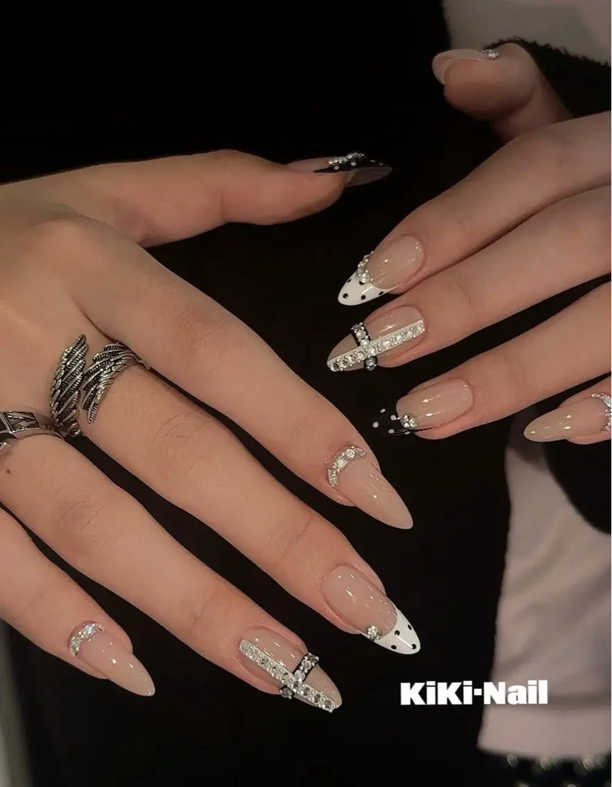ネイル アートネイル オーロラネイル チークネイル フレンチネイル ガラスフレンチ ハンドネイル 🎀YooLi Nail salonのネイルデザイン