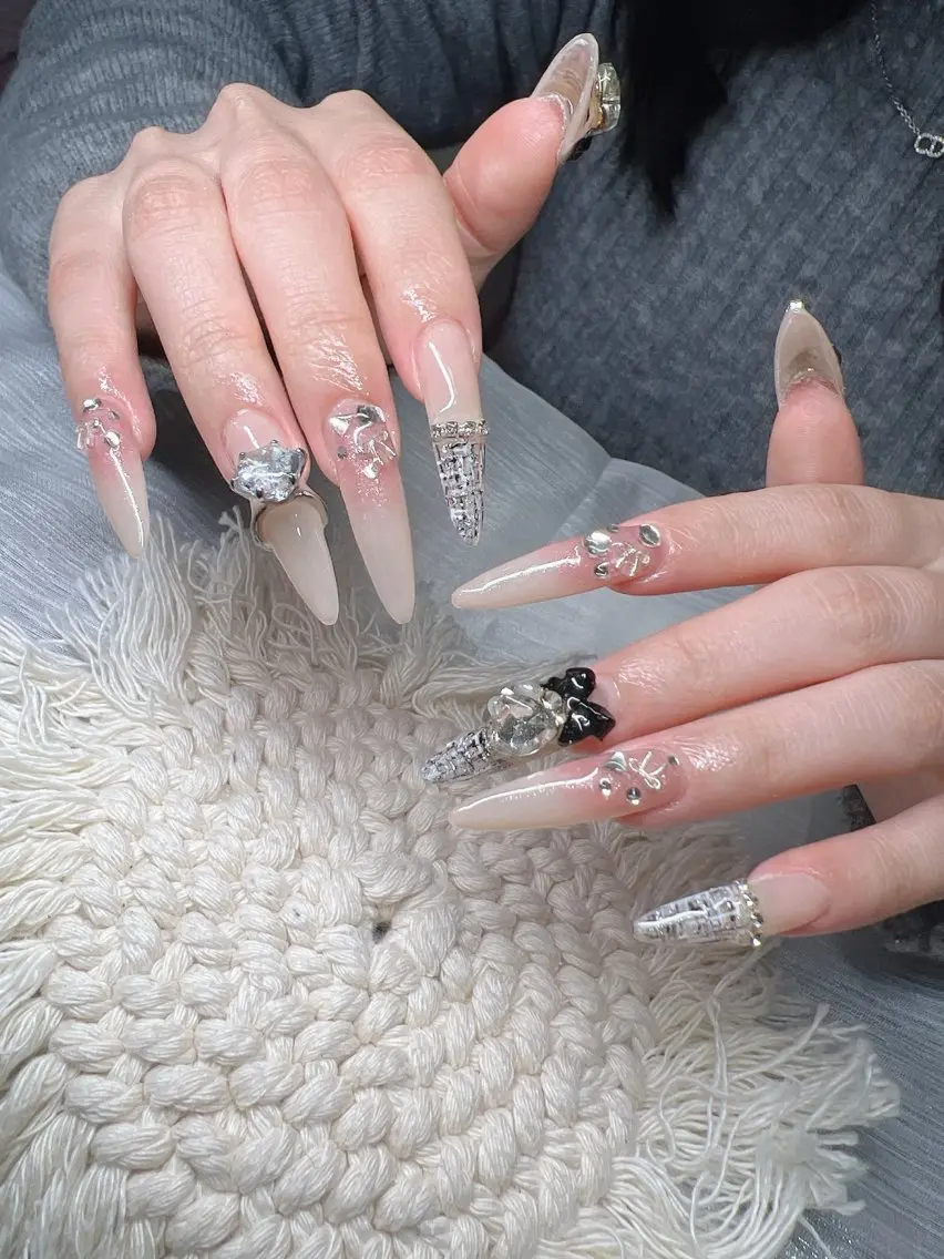 ネイル オーロラネイル チークネイル 長さ出し フットネイル フレンチネイル ハンドネイル Lee Nailsのネイルデザイン
