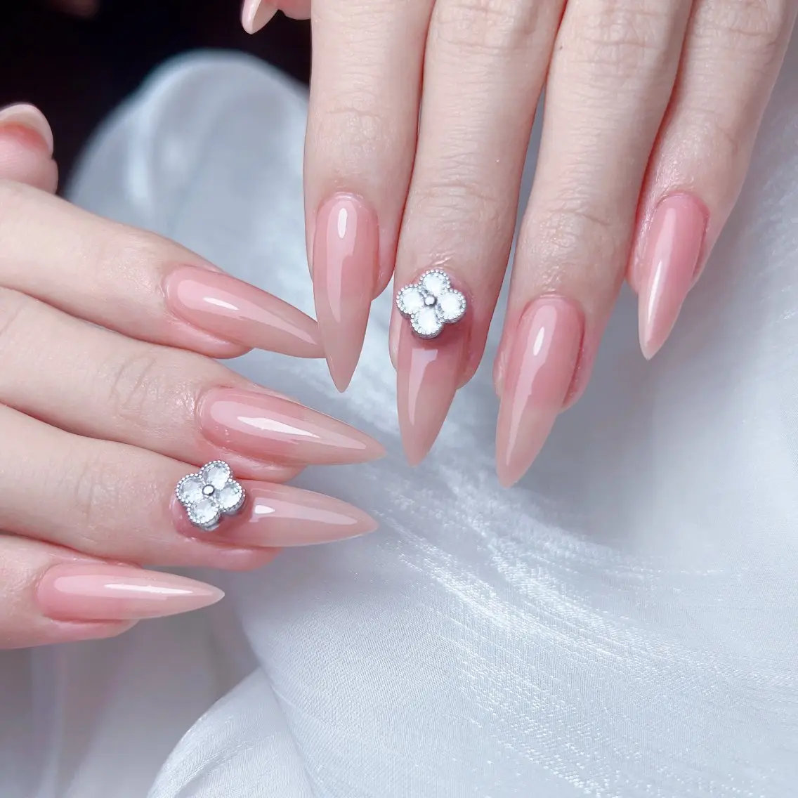ネイル ハンドネイル M🌷nail 長さだし専門店のネイルデザイン