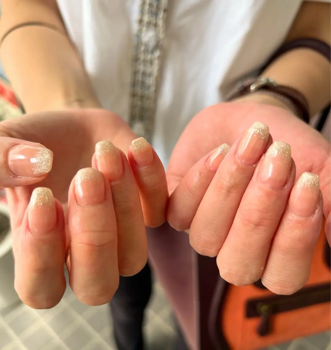メンズ ネイル フレンチネイル グラデーション ラメ(グリッター) ラメグラデーション シンプルネイル ハンドネイル ヘアメイクネイリスト hidemi中目黒のヘアスタイル