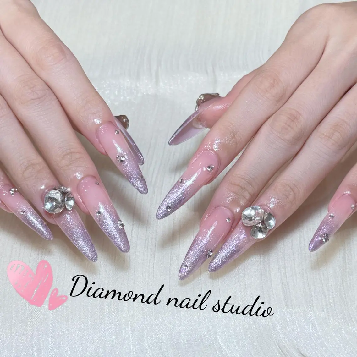 ネイル アートネイル オーロラネイル ガーリー キラキラネイル 韓国ネイル ハンドネイル Una NAILMANAMIのネイルデザイン