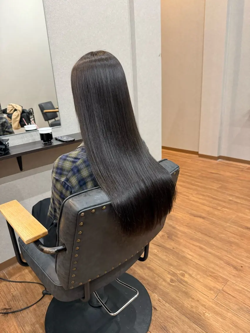 ロング カラー グレージュ カット ヘアカラー トリートメント 鵜飼 真伍のヘアスタイル