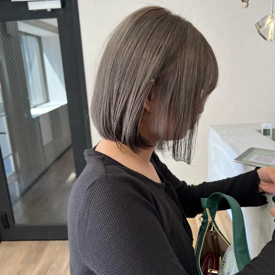 ショート カラー ブリーチ グレージュ カット ヘアカラー トリートメント 🌱小顔魅せショート 髪質改善カラー/泉綺のヘアスタイル