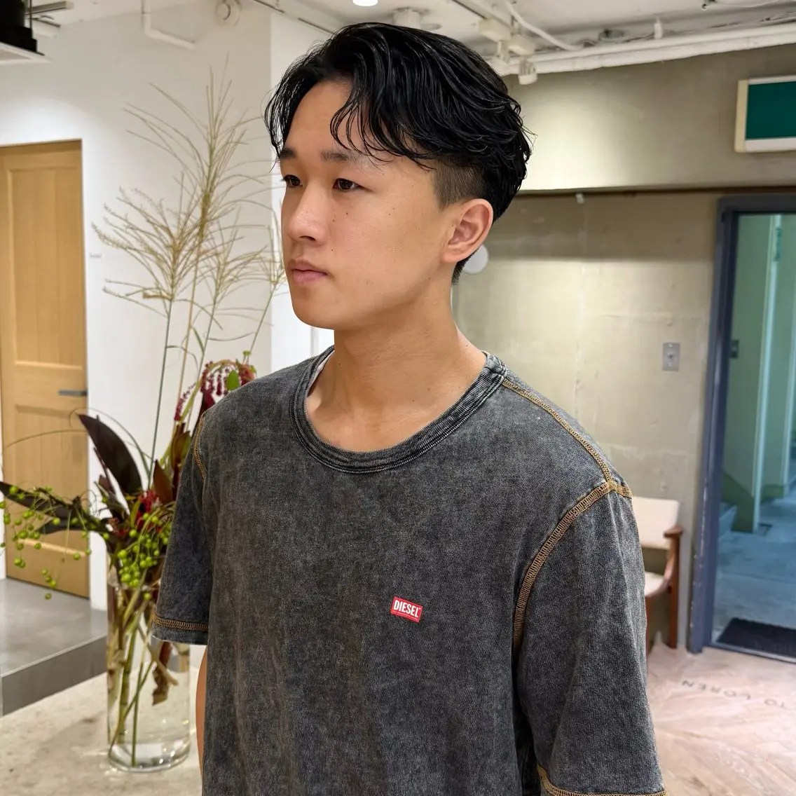 ミディアム パーマ ミディアムパーマ ニュアンスパーマ カット パーマ トリートメント センターパート 田形清流のヘアスタイル