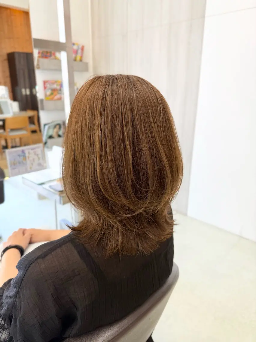 ミディアム カット ヘアカラー トリートメント WiLL新井優馬｜ くびれレイヤーのヘアスタイル