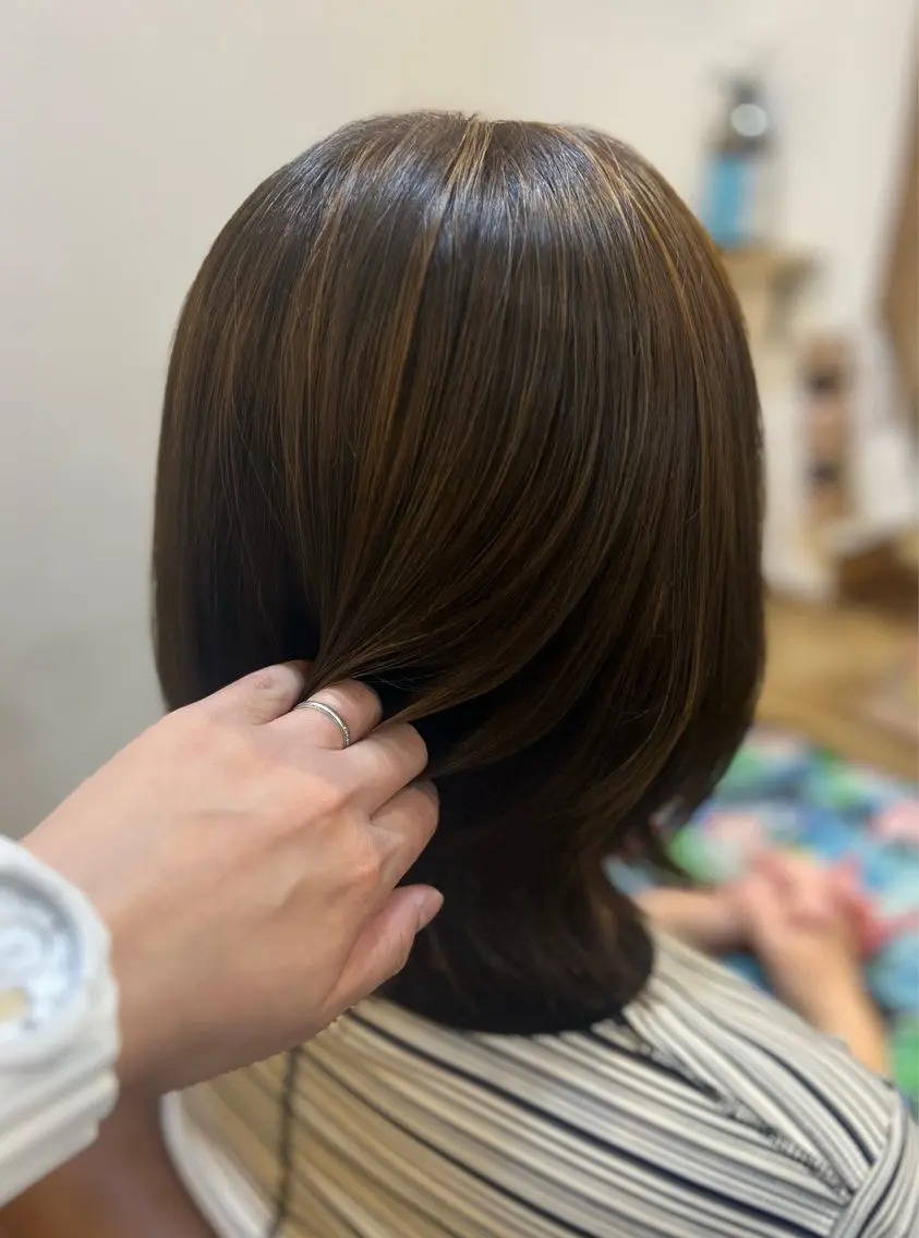ミディアム カラー ハイライトカラー くびれヘア ハイライト 似合わせカット 小澤 真理子 ☀️アメリシュシュのヘアスタイル