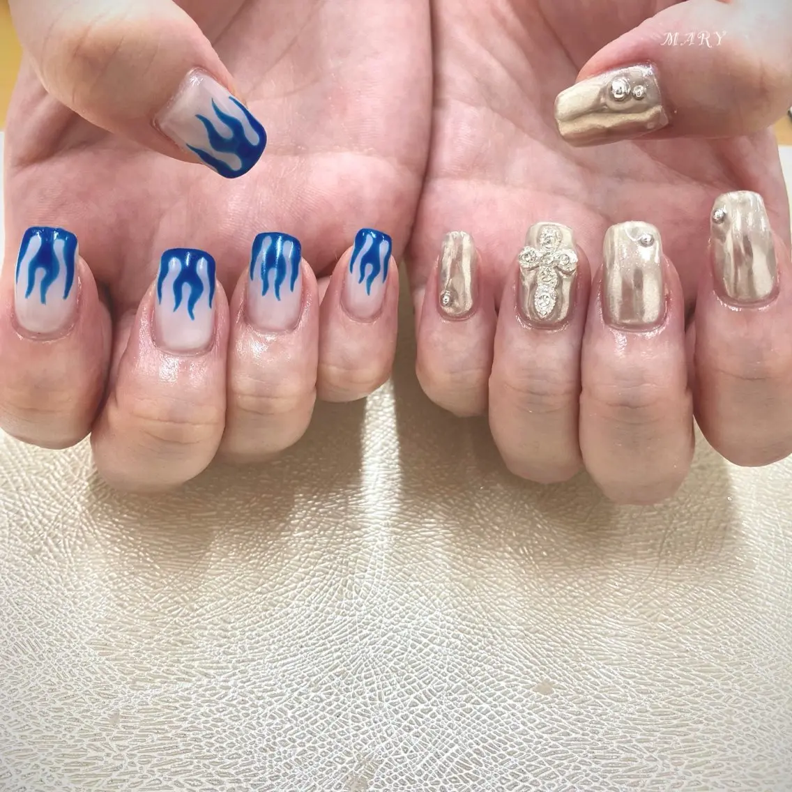 ネイル ブルー ミラーネイル 持ち込み ニュアンスネイル スクエアネイル ハンドネイル Mary nail .narumiのネイルデザイン