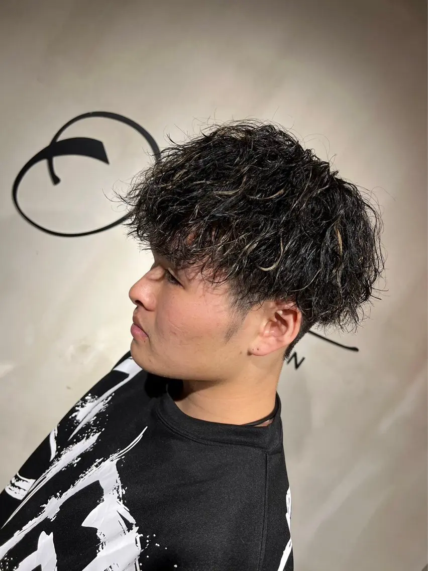 パーマ メンズ 艶感/レイヤーカット 🌐Taketoのヘアスタイル