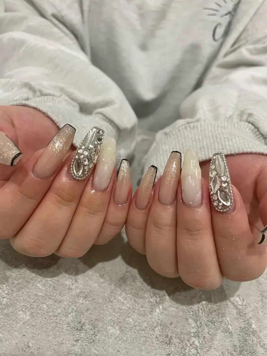 ネイル ハンドネイル Raviliss ♡のネイルデザイン