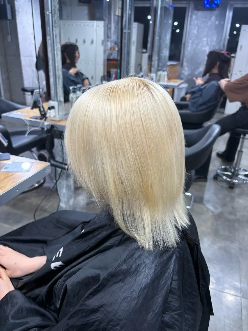 ロング カラー ヘアカラー トリートメント 透明感ベージュ/ レイヤー縮毛矯正のヘアスタイル