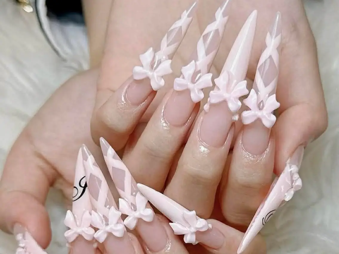 ロング ハンドネイル ANH ゴテゴテネイルのネイルデザイン
