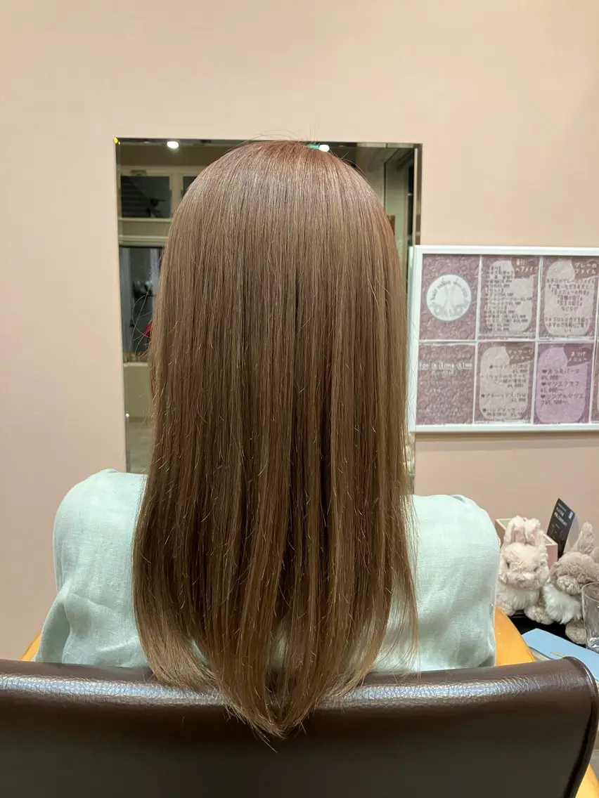 セミロング カラー 古宮 萌のヘアスタイル