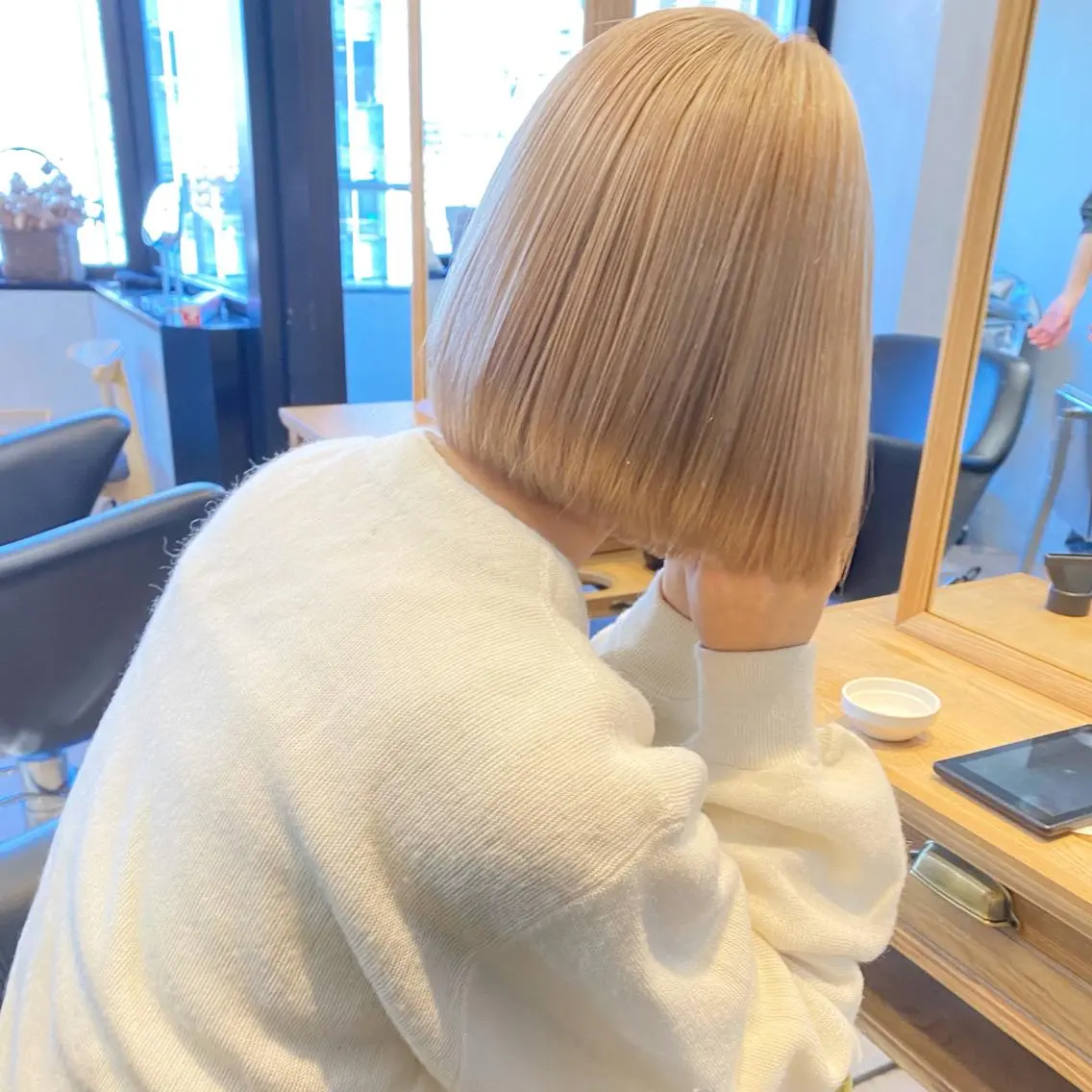 ミディアム カラー 🌱大人ハイトーン RENのヘアスタイル
