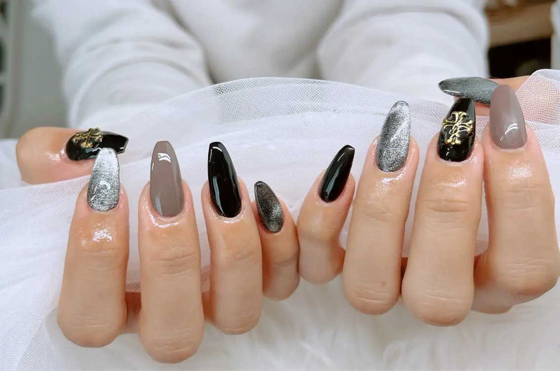 ネイル フットネイル フレンチネイル 韓国ネイル ロングネイル マグネットネイル Lee _nailのネイルデザイン