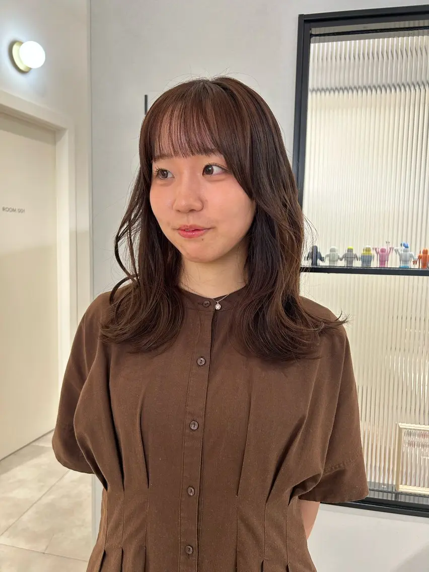 ミディアム カラー ブラウンカラー チョコレートブラウン カット ヘアカラー オリーブベージュ/ ブリーチなし透明感のヘアスタイル