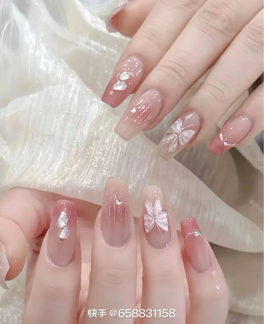 ネイル チークネイル 長さ出し フラワーネイル フレンチネイル ガーリー sun nail池袋 モデル募集のネイルデザイン
