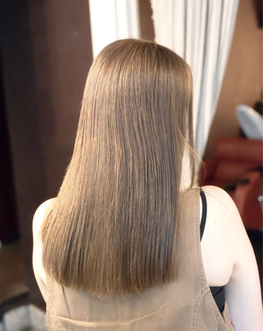 ロング カラー ベージュカラー 顔周りカット カット ヘアカラー トリートメント 安藤悠里/ハイトーン /デザインカラーのヘアスタイル