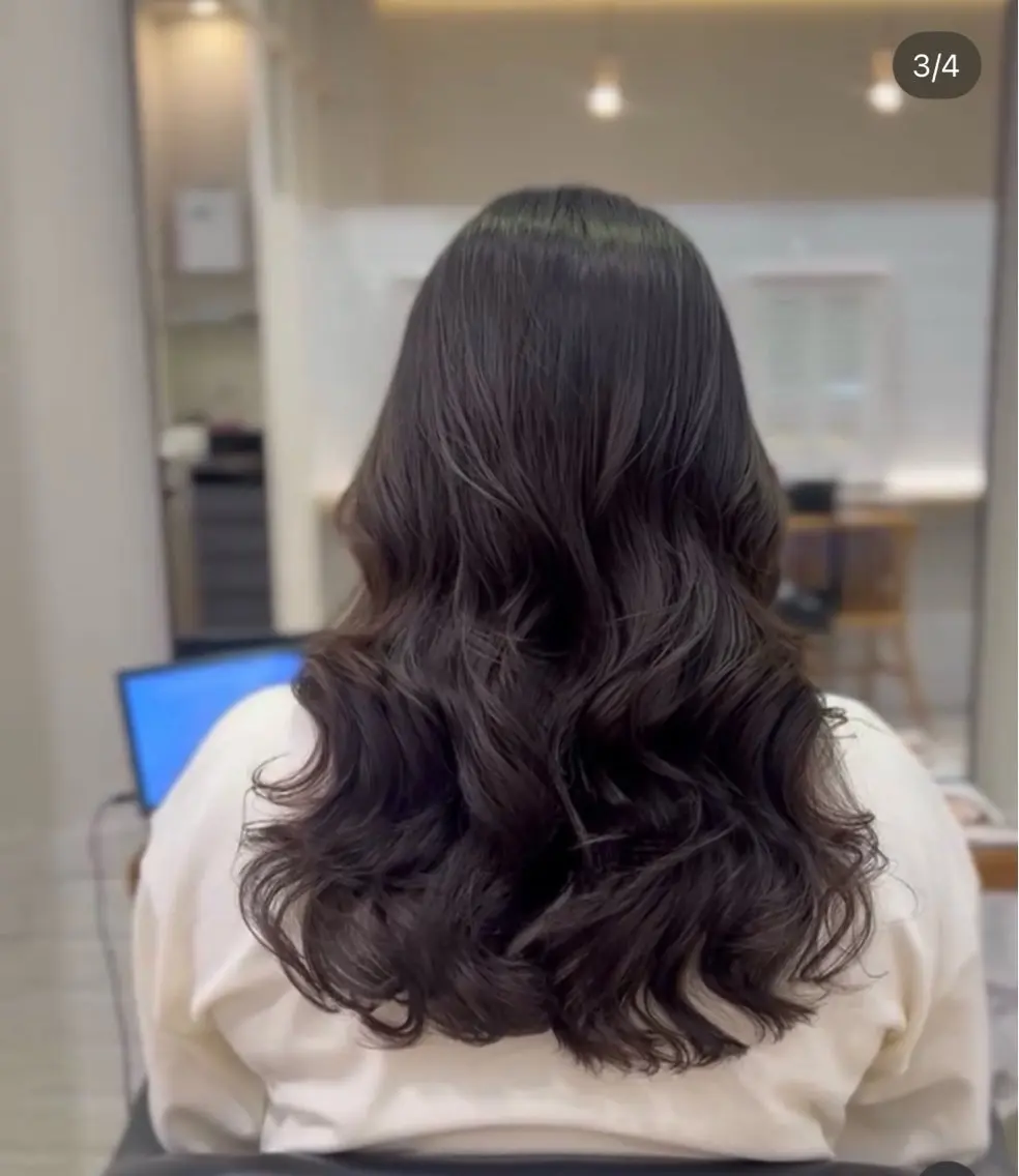 ロング パーマ 関 柚花子のヘアスタイル