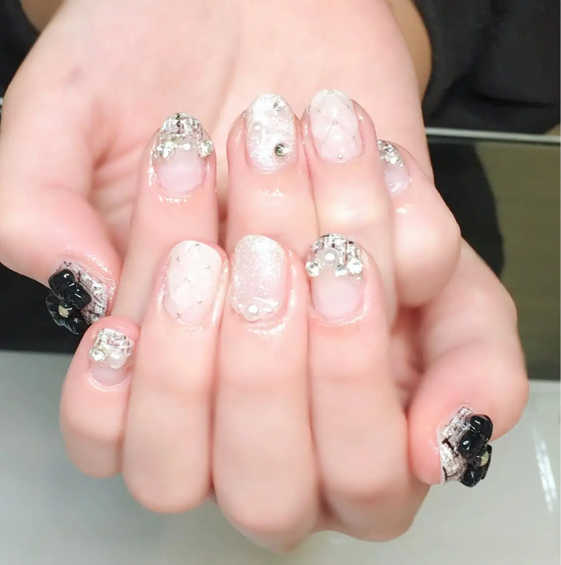 ネイル ジェルネイル キラキラネイル ツイードネイル ワンホンネイル 冬ネイル Nyanco Nailのネイルデザイン