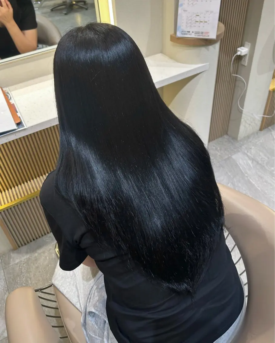 カラー 黒髪 ブルーカラー ブルーブラック ヘアカラー 中川 結花のヘアスタイル