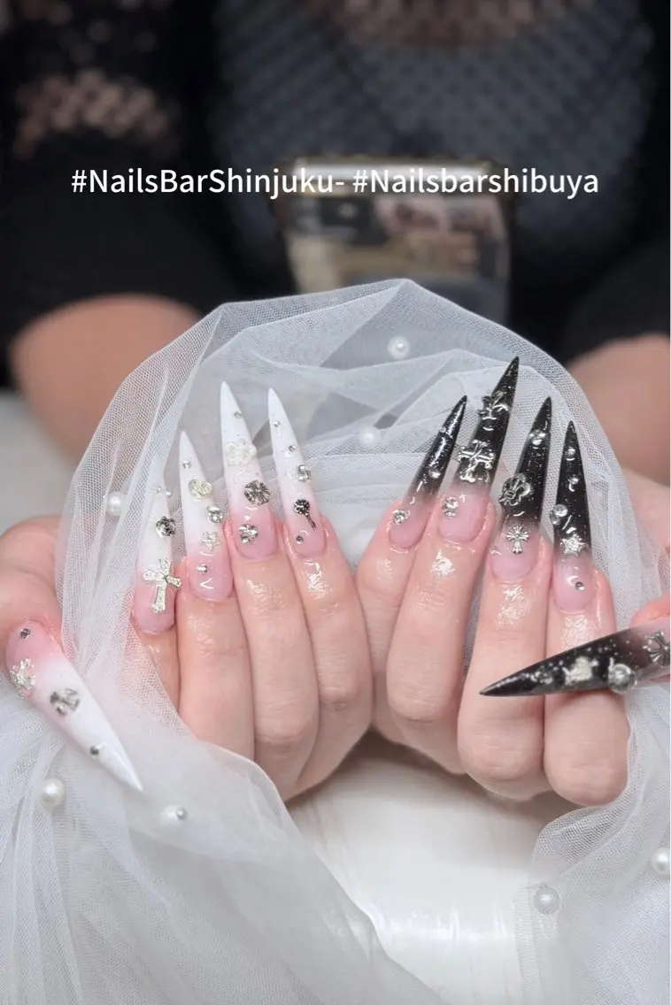 ネイル ボルドー ブラウン チークネイル ドット フットネイル NAILS BAR SHINJUKUのネイルデザイン