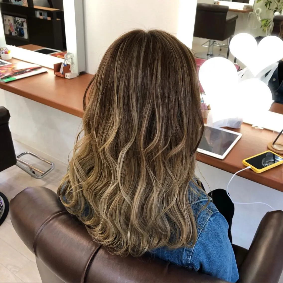 セミロング カラー バレイヤージュ 外国人風カラー レイヤーカット Aujua ソムリエ 勝又舞夏のヘアスタイル