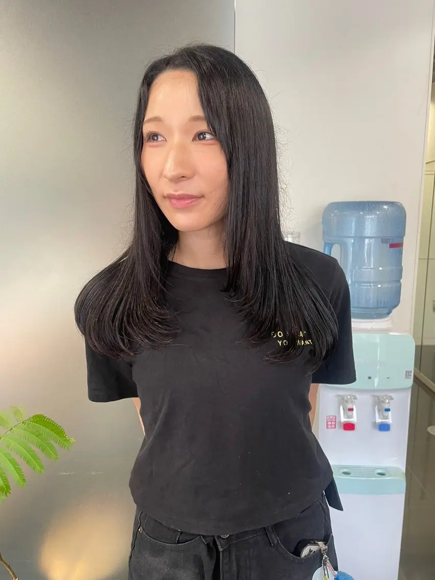 ミディアム カット ハイトーン/レイヤー 赤み消し・ユキノのヘアスタイル
