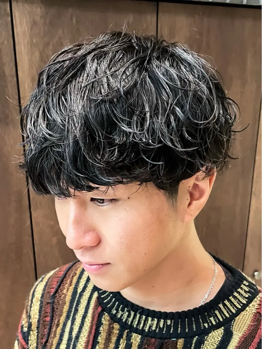 パーマ メンズ マッシュ メンズパーマ 刈り上げ 波巻きパーマ 中川 稜のヘアスタイル