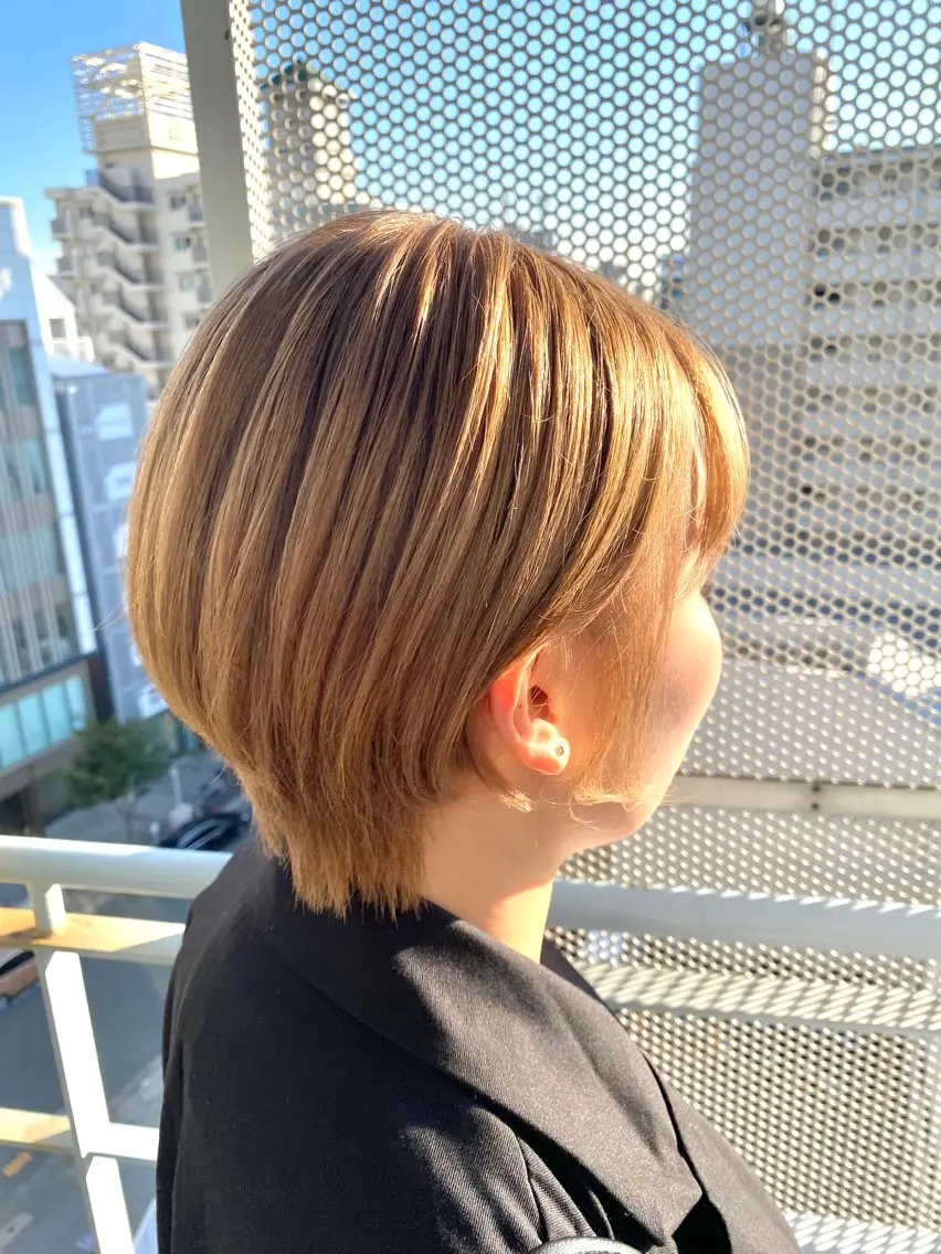 ショート アッシュ ヘアカラー トリートメント 艶•透明感カラー フィーシーのヘアスタイル