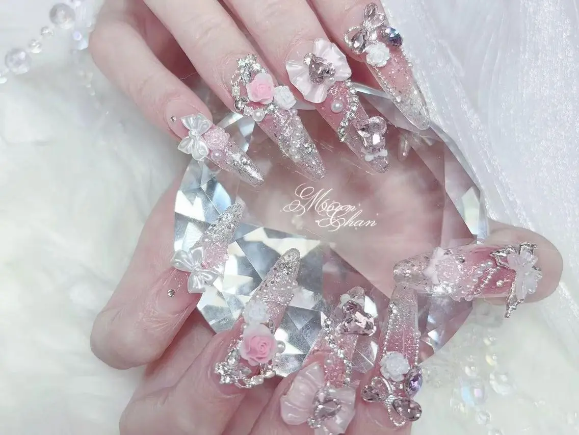 ネイル 長さ出し キラキラネイル 韓国ネイル ロングネイル マグネットネイル ハンドネイル ハンドケア MochiMochi 🎀新宿／長さ出しのネイルデザイン