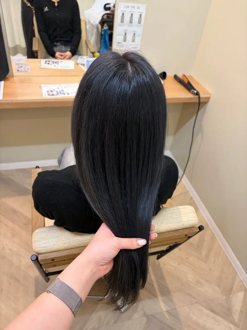 ロング カラー アディクシーカラー ブリーチ ブルーカラー 🐝 chiba 🐻のヘアスタイル